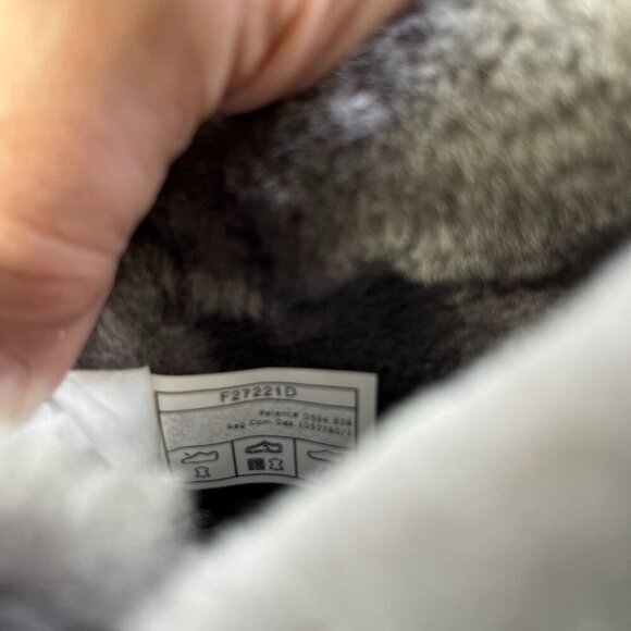 UGG Australia Women's Diara Boot US Size 6 in Black Sherpa Lined - Picture 13 of 16